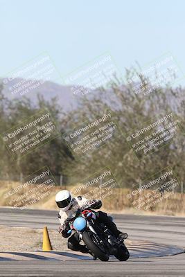 media/Dec-01-2025-Moto Forza (Mon) [[2daa91e15f]]/3-Beginner Group/Session 3 (Turn 3)/